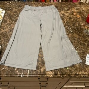 Women’s gray airie AE  elastic waist wide leg cropped athletic pants size medium